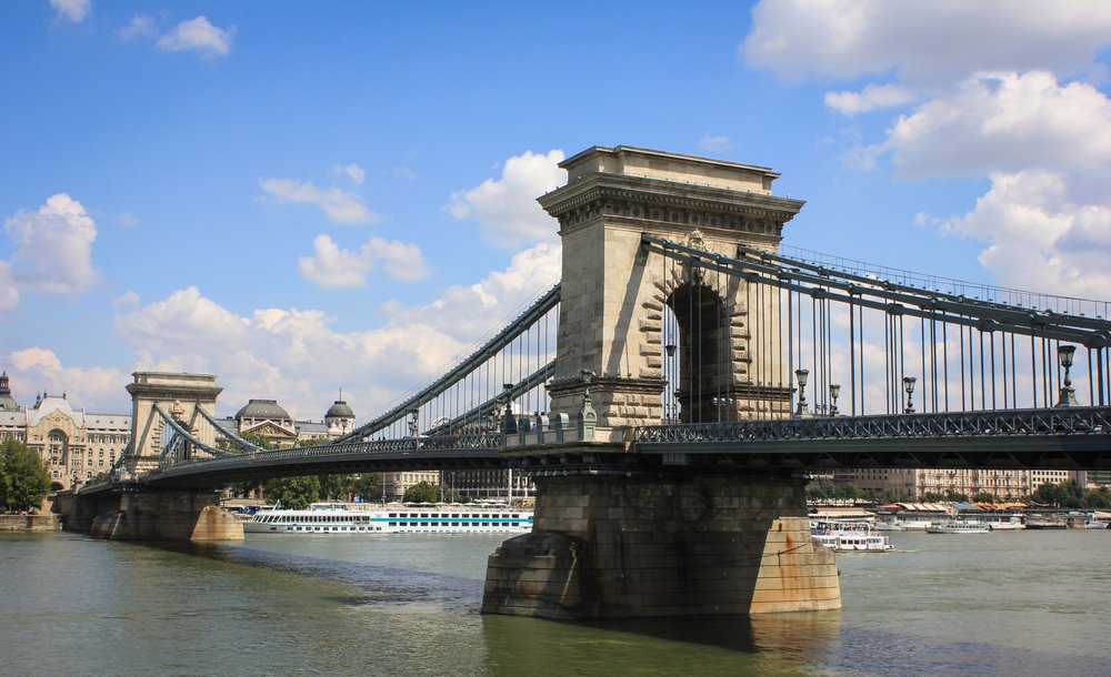Day 3: Hidden Gems & Local Experiences – Markets, Views & Local Flavors
